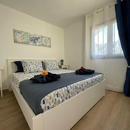 Blue Ocean Apartment *